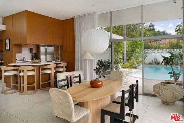 11513 Dona Cecilia Drive, Studio City CA: https://media.crmls.org/mediaz/3c17308e-a5ba-46e4-86a6-badca2c658c5.jpg
