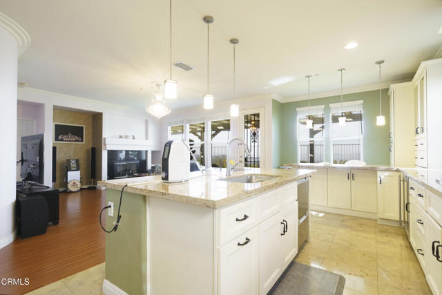 Detail Gallery Image 17 of 52 For 11071 N Tamberly Ln, Los Angeles,  CA 91042 - 4 Beds | 3 Baths