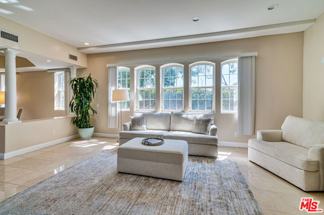 1008 Harbor Crossing Lane, Marina del Rey CA: https://media.crmls.org/mediaz/3c179a99-146d-4a8f-acff-a4478d814dee.jpg