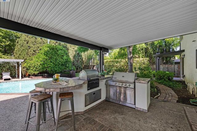 519 Ellesmere Dr, Walnut Creek CA: https://media.crmls.org/mediaz/3c181b4f-c262-4d36-baef-56e025da7301.jpg