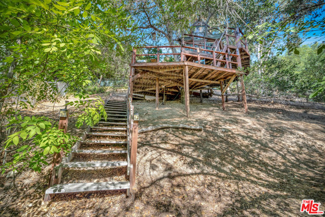 5252 Vanalden Avenue, Tarzana CA: https://media.crmls.org/mediaz/3c188b9c-8867-472d-8e8d-fb2bf92827fc.jpg