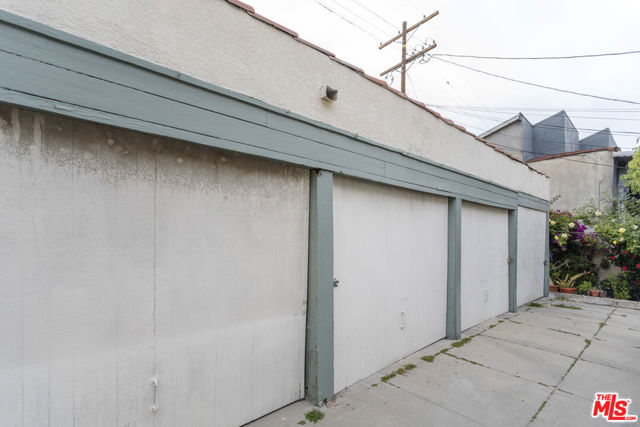 329 N Alexandria Avenue, Los Angeles CA: https://media.crmls.org/mediaz/3c18a517-e2fc-44d6-8ef4-503efdbf3662.jpg