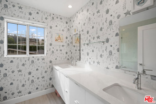 3156 Dona Emilia Drive, Studio City CA: https://media.crmls.org/mediaz/3c18daf5-01e7-46cb-9cd1-6d343f3d8683.jpg
