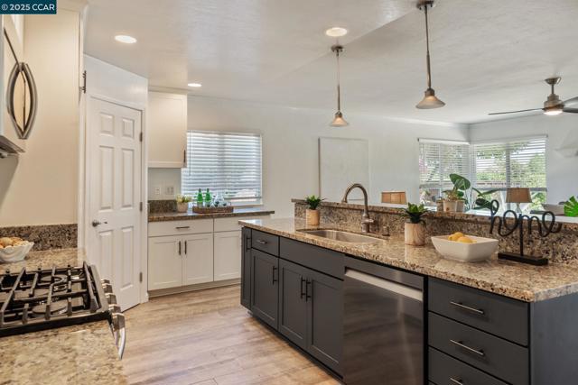 4672 N Larwin Ave, Concord CA: https://media.crmls.org/mediaz/3c1955f8-0d19-4ed1-988b-7828c925b6de.jpg