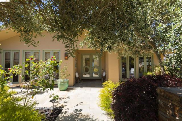 Image 4 of 49 For 251 Pershing Dr
