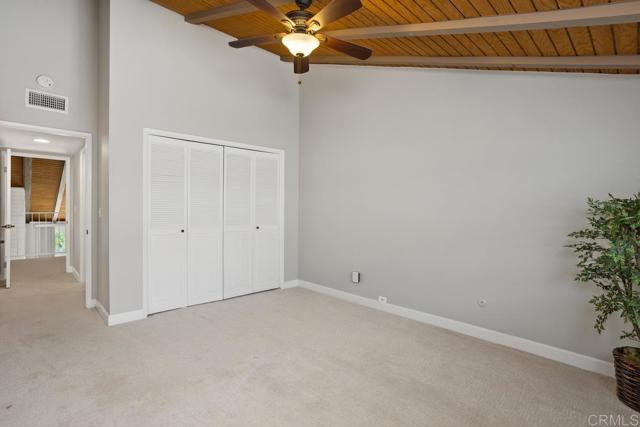 3404 Oak Cliff Dr, Fallbrook CA: https://media.crmls.org/mediaz/3c1a5b47-2f1e-49b5-b9ae-ff58c603aec7.jpg