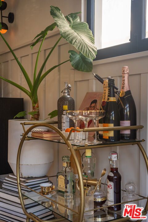 1715 S Kingsley Drive, Los Angeles CA: https://media.crmls.org/mediaz/3c1ac7bb-dda5-494e-9d25-f269c9b503dc.jpg