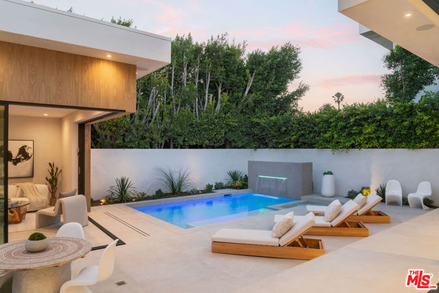 341 N Kings Road, Los Angeles CA: https://media.crmls.org/mediaz/3c1ae0b6-ab16-44ba-a8e9-92536a206089.jpg