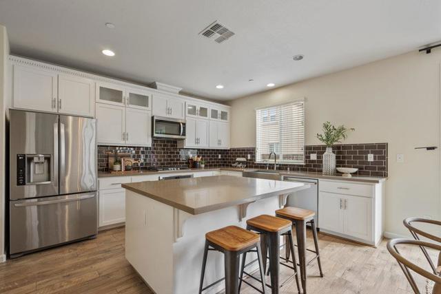 130 Lusitano Way, Gilroy CA: https://media.crmls.org/mediaz/3c1aec0a-3490-4d60-ad9a-04949417af52.jpg