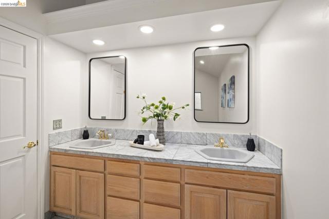 Image 44 of 59 For 6975 Charing Cross Rd