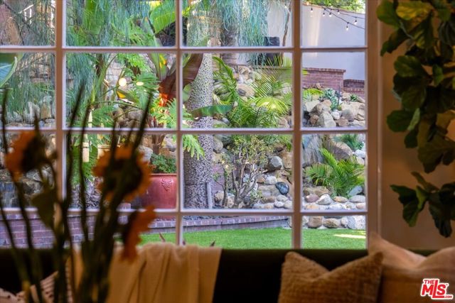 2276 La Granada Drive, Los Angeles CA: https://media.crmls.org/mediaz/3c1b324d-5e14-43e2-a174-6d0fe5eaa551.jpg
