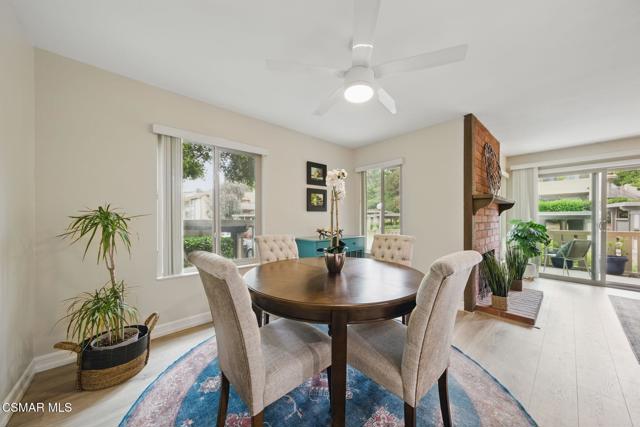 245 Oakleaf Drive, Thousand Oaks CA: https://media.crmls.org/mediaz/3c1b904e-ce9f-445c-90ea-999e1ccff0a3.jpg