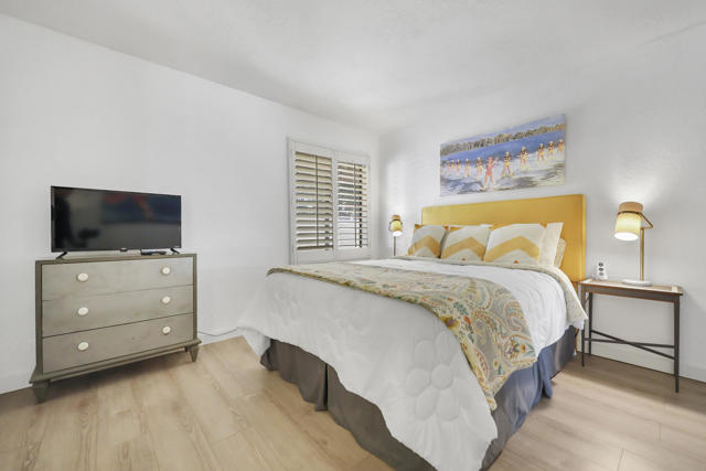 1385 E Via Escuela, Palm Springs CA: https://media.crmls.org/mediaz/3c1bc5fd-5afd-43b2-862e-935f89fe3979.jpg