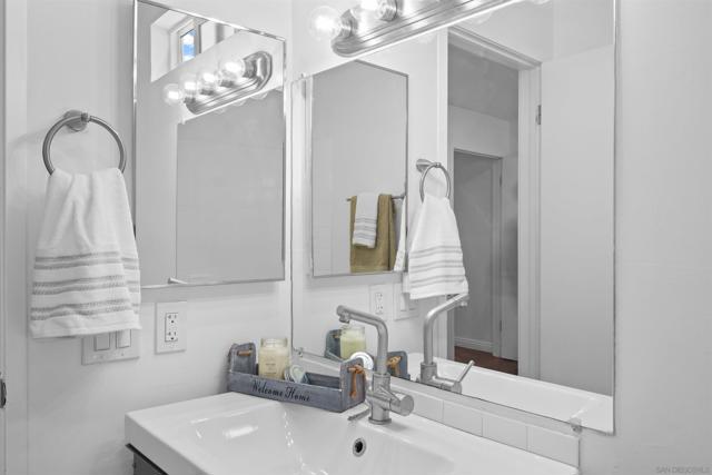 9155 57 Gold Coast Dr, San Diego CA: https://media.crmls.org/mediaz/3c1c1c6d-dde6-4789-a8b1-ac8fa5f07cf4.jpg