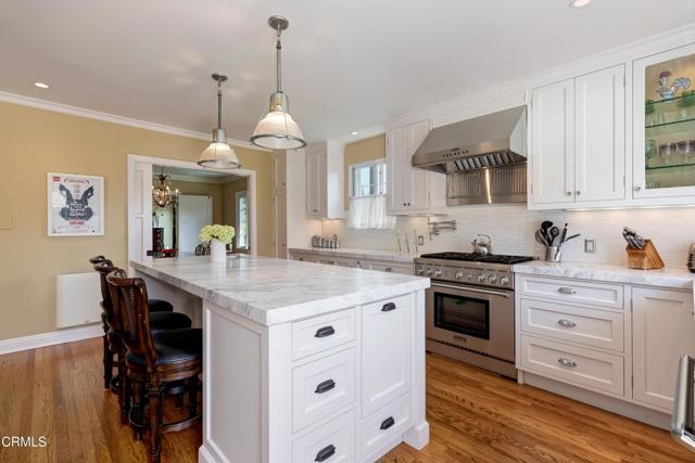 807 N Doheney Drive, Beverly Hills CA: https://media.crmls.org/mediaz/3c1c30dc-0022-47bb-b066-a15061c5831d.jpg