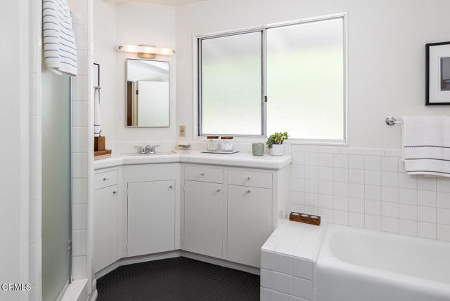 1199 Arden Road, Pasadena CA: https://media.crmls.org/mediaz/3c1c9a5b-747c-40b8-afe5-f004ac1c4fd8.jpg