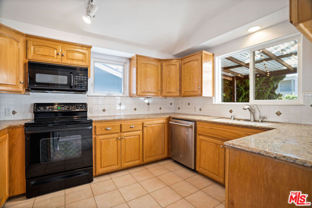 2205 ELM Avenue, Manhattan Beach, California 90266, 2 Bedrooms Bedrooms, ,2 BathroomsBathrooms,Residential,Sold,ELM,22148905