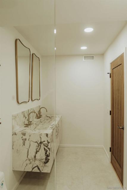 2143 Caminito San Martin, La Jolla CA: https://media.crmls.org/mediaz/3c1d2871-f4f1-451b-a96e-861d360470dc.jpg
