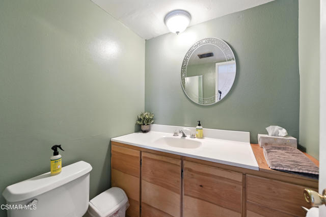 1589 N Alva Circle, Simi Valley CA: https://media.crmls.org/mediaz/3c1d75d3-4603-4fab-96ed-e39a13d2894d.jpg