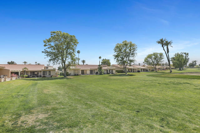 41531 Peach Tree Court, Palm Desert CA: https://media.crmls.org/mediaz/3c1dc4be-030f-4019-8bd6-ffea08603bb3.jpg