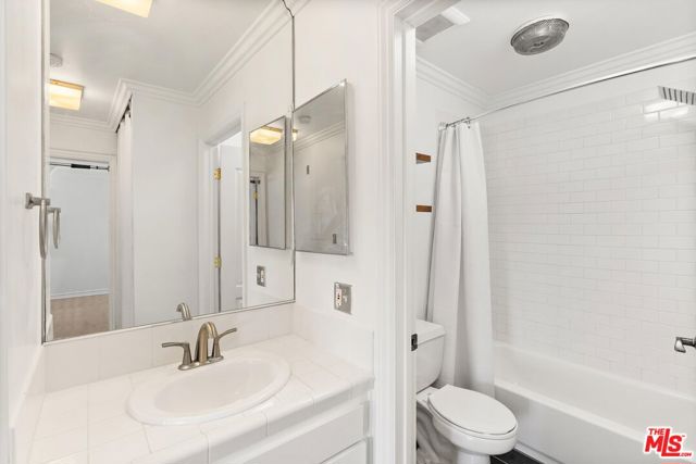 1125 Pico Boulevard, Santa Monica CA: https://media.crmls.org/mediaz/3c1e64ed-d58a-4027-bcd6-c995966ec8ab.jpg