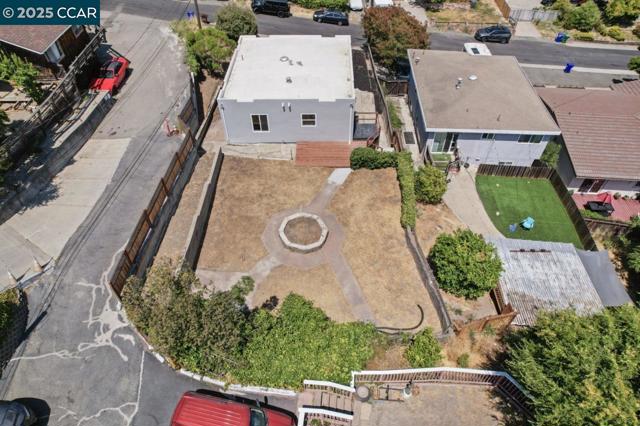 1923 Thompson Ln, El Sobrante CA: https://media.crmls.org/mediaz/3c1ecce8-8cc6-4f90-8f3c-8e59d096a9ce.jpg