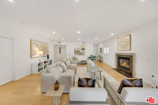 1529 S Westgate Avenue, Los Angeles CA: https://media.crmls.org/mediaz/3c1f909e-9042-492d-8fcd-27da3b838801.jpg