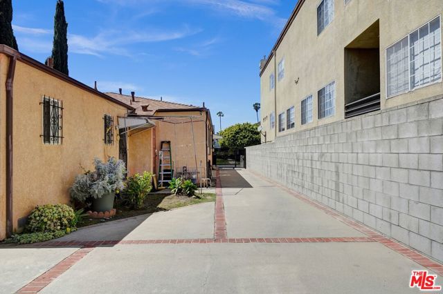 844 N Poinsettia Place, Los Angeles CA: https://media.crmls.org/mediaz/3c1fbadd-3d75-4499-b9eb-b93cac590ff5.jpg