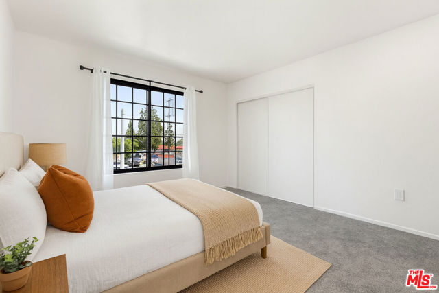 14500 Van Nuys Boulevard, 33 photo 8