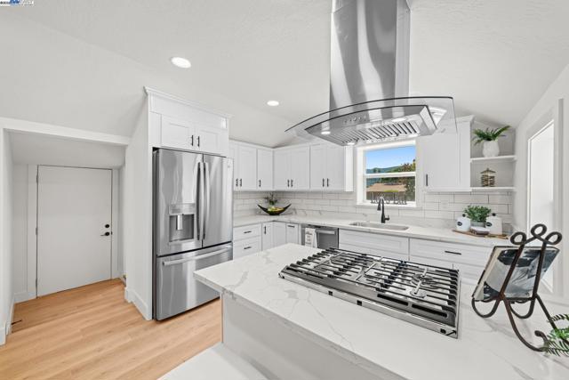 1038 Division St, Pleasanton CA: https://media.crmls.org/mediaz/3c1ffe26-667c-4b6b-88e6-fa3c11bba885.jpg