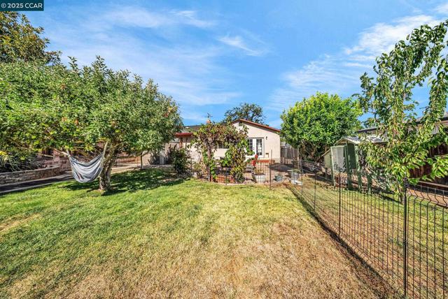 3412 Flamingo Dr, Concord CA: https://media.crmls.org/mediaz/3c20022e-8ecc-4af7-84ec-8c895780caec.jpg