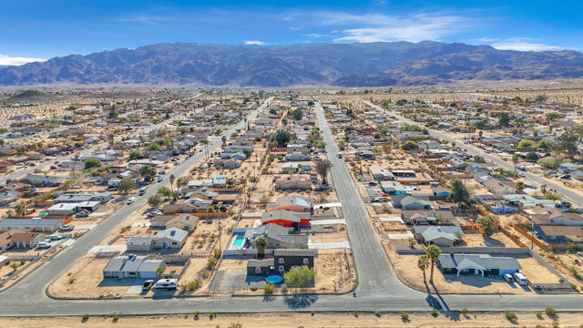 71915 Samarkand Drive, 29 Palms CA: https://media.crmls.org/mediaz/3c206e1b-6c10-4e5b-9efe-eedb0c56d86e.jpg