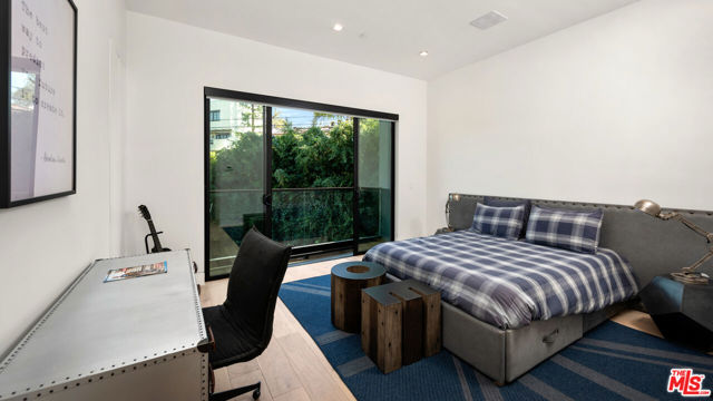 12720 Montana Avenue, Los Angeles CA: https://media.crmls.org/mediaz/3c209264-c329-4f65-9918-8c35f062c191.jpg