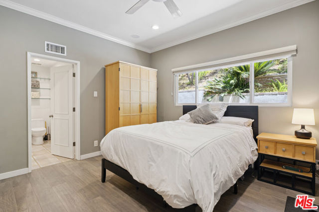 18141 Green Meadow Drive, Encino CA: https://media.crmls.org/mediaz/3c20e9aa-97e8-4249-9b2c-0115a8c578c2.jpg