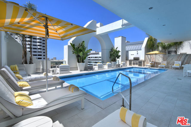 10520 Wilshire Boulevard, Los Angeles CA: https://media.crmls.org/mediaz/3c210057-e8cb-4359-805d-98eb812db2b7.jpg