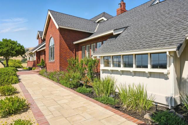 2525 Bridle Path Drive, Gilroy CA: https://media.crmls.org/mediaz/3c216c89-8c3d-47d6-bfd2-50adc0df0ba3.jpg