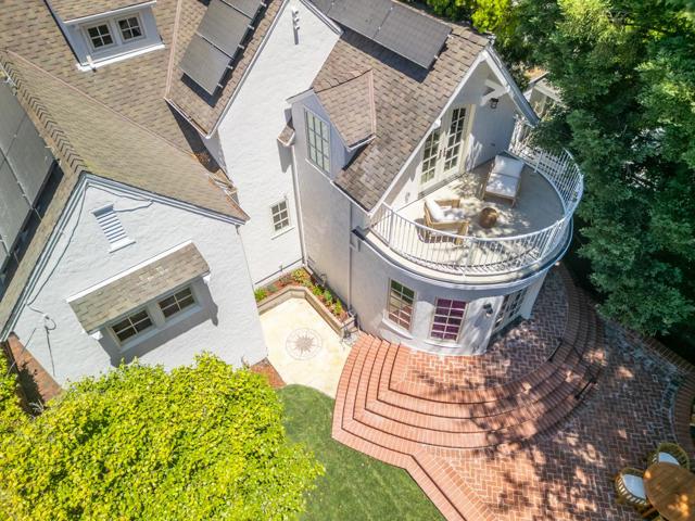 729 Concord Way, Burlingame CA: https://media.crmls.org/mediaz/3c2182e4-fef7-447e-ac81-e6ec91060395.jpg