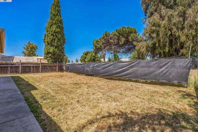 1849 Sherman Dr, Union City CA: https://media.crmls.org/mediaz/3c219350-582e-45dc-b9e8-9e48bd5e8003.jpg