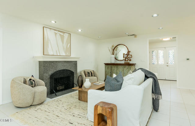 Detail Gallery Image 8 of 74 For 3550 Santa Carlotta St, Glendale,  CA 91214 - 5 Beds | 4 Baths