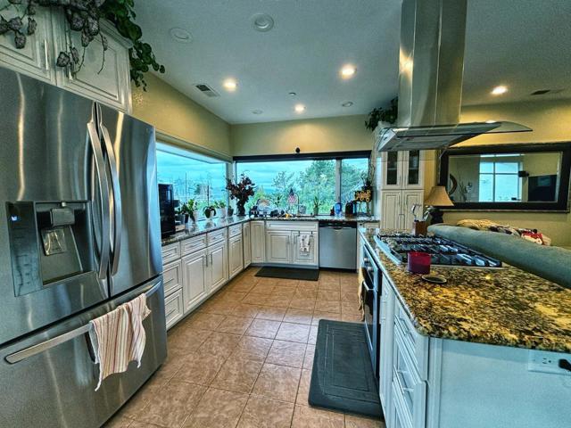 2612 Hallmark Drive, Belmont CA: https://media.crmls.org/mediaz/3c21d9fe-88d8-45dc-acf8-4447b232cbaa.jpg