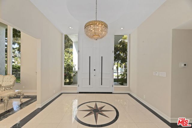 1860 Loma Vista Drive, Beverly Hills CA: https://media.crmls.org/mediaz/3c22816b-8dcd-44d5-9175-a25404baf0b3.jpg