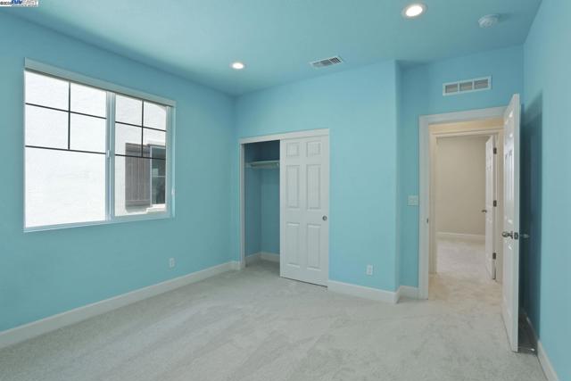 1503 S Oliveira Dr, Mountain House CA: https://media.crmls.org/mediaz/3c22859d-a2c7-4c09-8add-21c1b25f9200.jpg