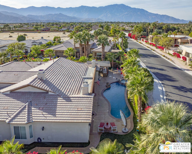 18 Calais Circle, Rancho Mirage CA: https://media.crmls.org/mediaz/3c22abe2-a0fd-4019-936a-9966d2040aeb.jpg