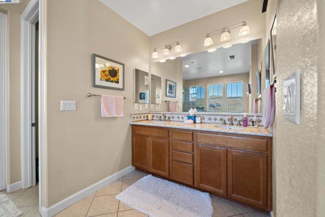 9779 Reimers Way, Dublin CA: https://media.crmls.org/mediaz/3c234cb7-e1a0-4580-a8ab-987e93de72ae.jpg