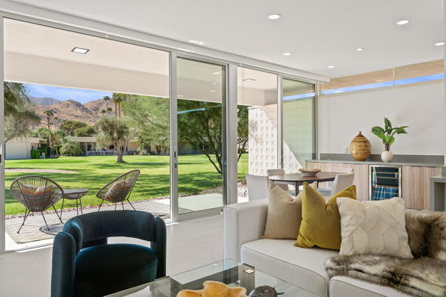 172 Desert Lakes Drive, Palm Springs, CA 92264