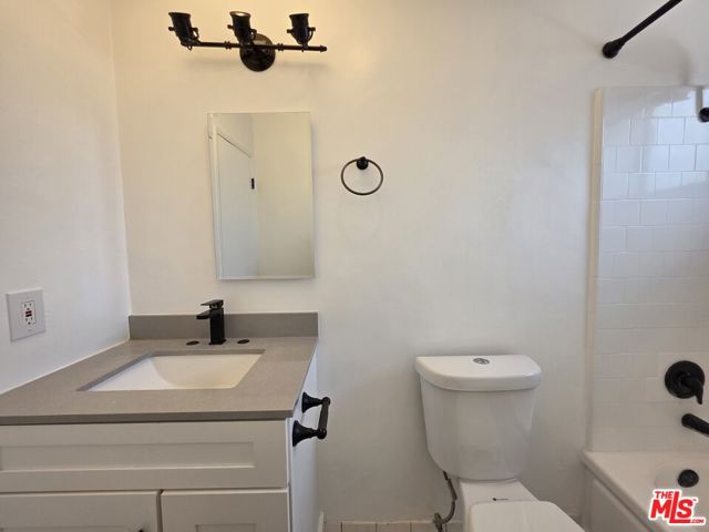 4822 Mascot Street, Los Angeles CA: https://media.crmls.org/mediaz/3c243583-c1e4-4f52-be2c-72a002e14fe1.jpg
