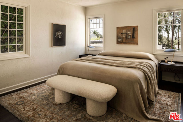 264 Robinson Road, Pasadena CA: https://media.crmls.org/mediaz/3c248fa4-d32a-4d70-a001-22d811a9dc0f.jpg
