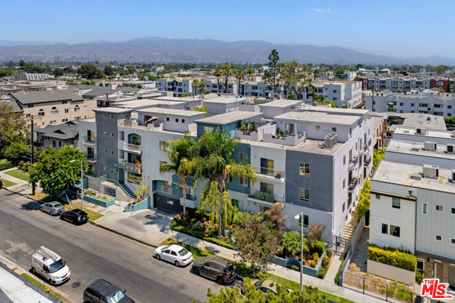5232 Satsuma Avenue, North Hollywood CA: https://media.crmls.org/mediaz/3c24922e-2268-4fc6-a74a-d7cf298030cd.jpg