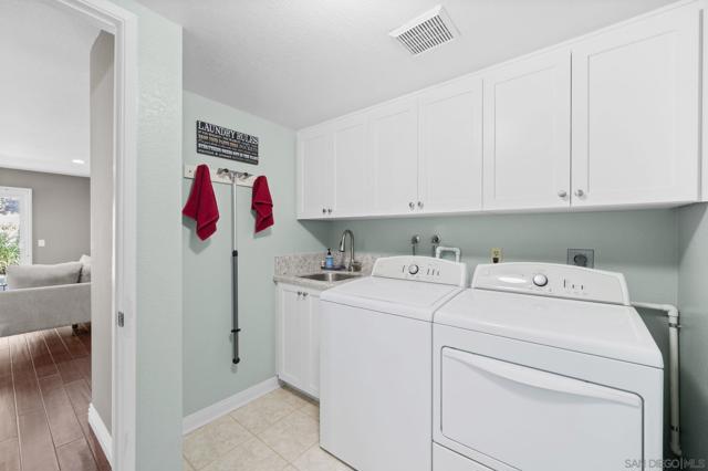 13907 Bruyere Ct, San Diego CA: https://media.crmls.org/mediaz/3c2529f1-84ab-4d27-a7c5-ba205f41a780.jpg