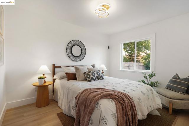 278 Cairo Rd, Oakland CA: https://media.crmls.org/mediaz/3c25ae7b-ab2b-4e3f-a1cd-83dface99e0e.jpg